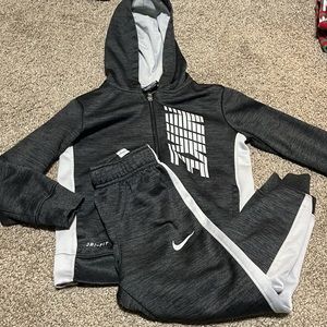 Nike Jacket and Jogger Pants set boys size 5/small